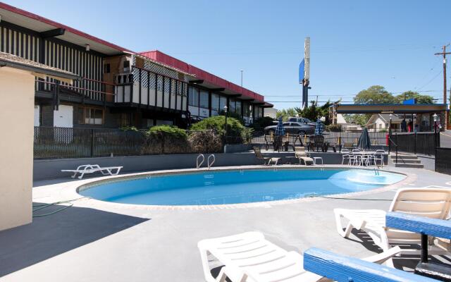 OYO Hotel Medford North OR