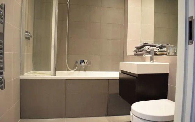 Bright 1 Bedroom Flat in Limehouse