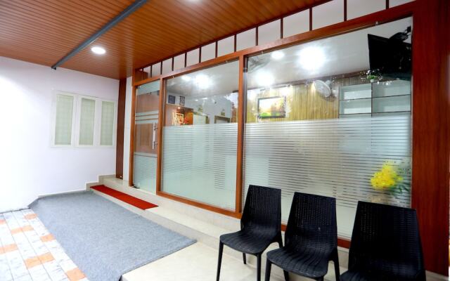 Base 9 Airport Hotel