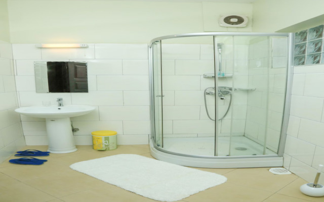 Hotel 7 Seasons Entebbe