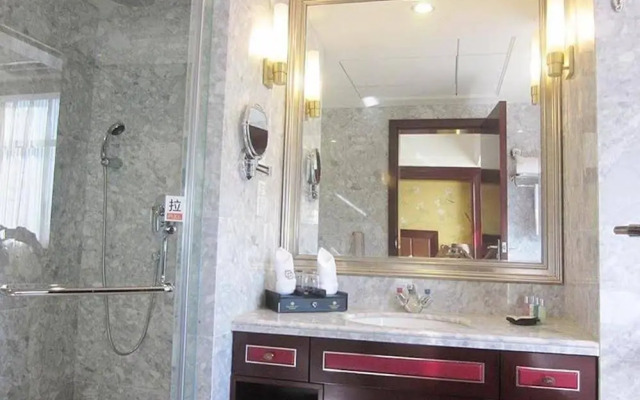 Golden Ray International Hotel
