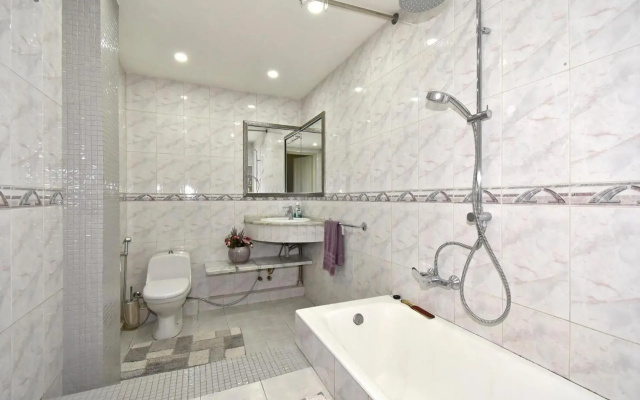Khanjyan street, 3 bedrooms Duplex, Spacious apartment for rent DXA344