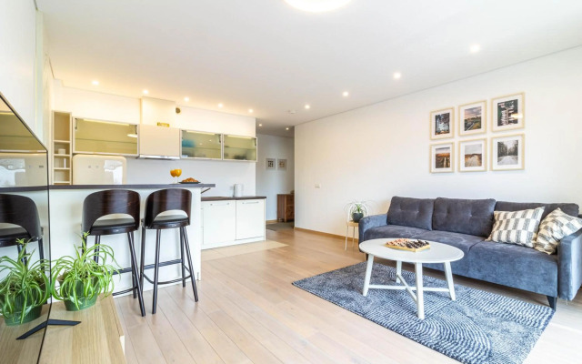 Center Apt, Covered Parking, Balcony, By Cohost