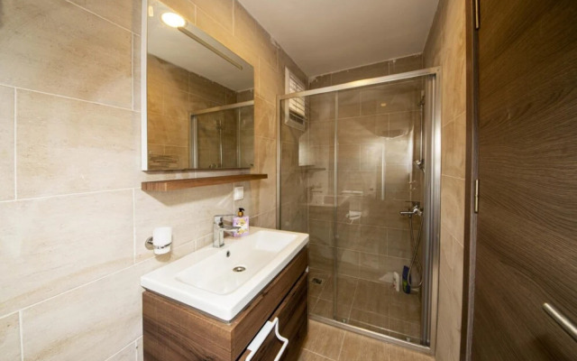Charming House With Shared Pool in Milas