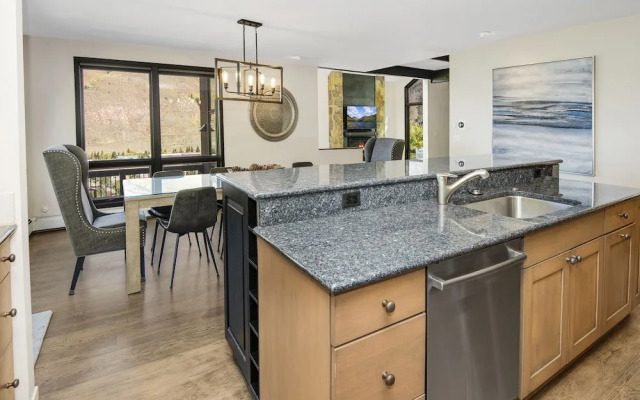 814 Eagle Dr. 4 Bedroom Home by RedAwning