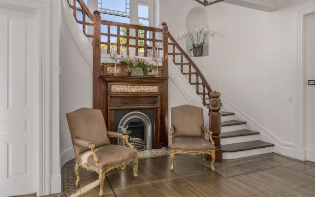 The George Luxury Boutique Inn