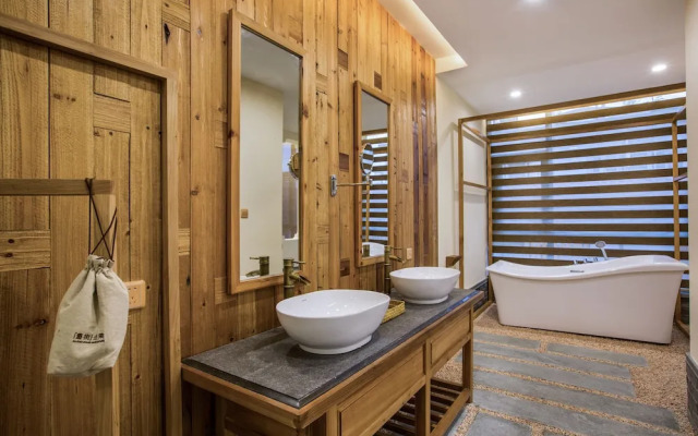 Wuyishan Old Street Hill Lodge