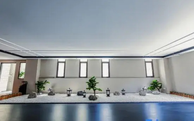 Lailu Minshan Hotel