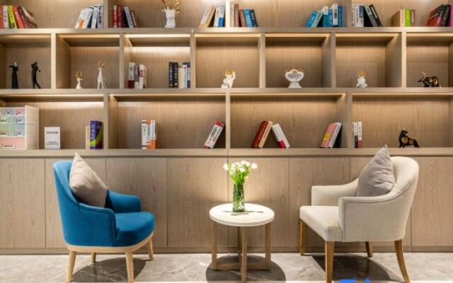 Kyriad Hotel (Chongqing Jiefangbei Pedestrian Street Hongyadong)