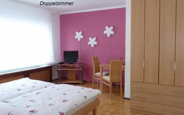 Häusser Apartment+Zimmer