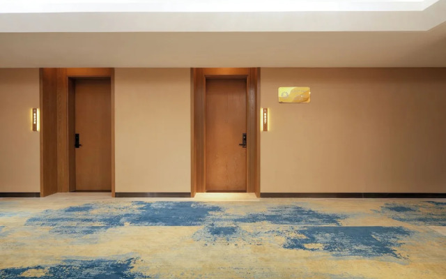Donghu Resort Hotel