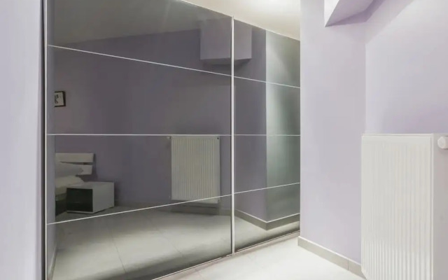 Apartment With Modern Kitchen