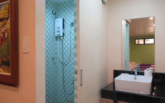 Royale House Hotel Davao powered by Cocotel