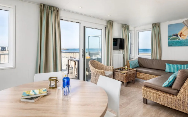 Unique Beach House With Dishwasher and Beautiful View, in a Holiday Park