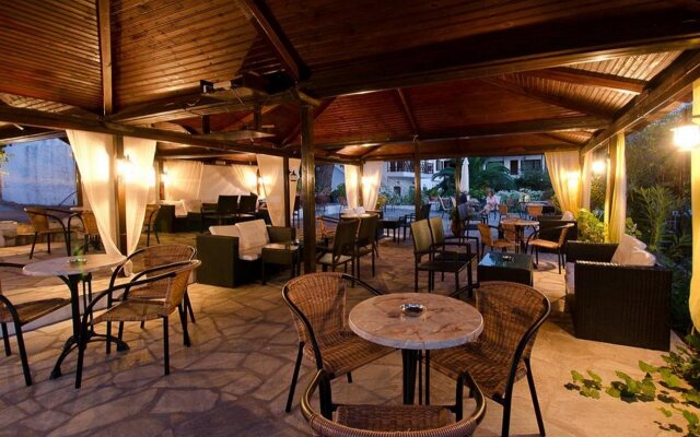 Delphi Hotel