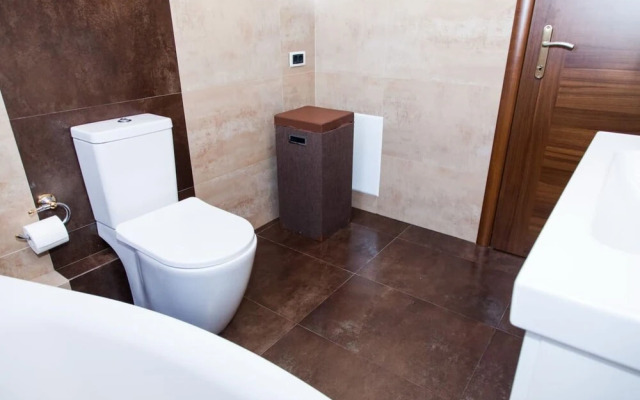 Elegant & Spacious  Apt. with Sea View