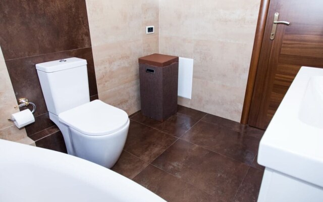 Elegant & Spacious  Apt. with Sea View