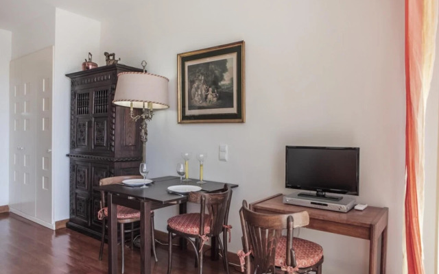 Rent4rest Estoril Beachfront Apartments - Balcony Studio
