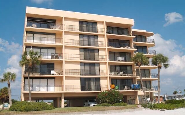 Trillium 2C Beach Front Condo With Private Balcony/pool!