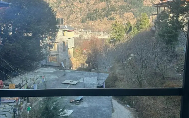 Footsteps Hostel and Cafe