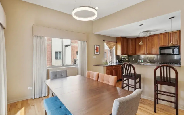 Family-Friendly South Loop Escape by RedAwning