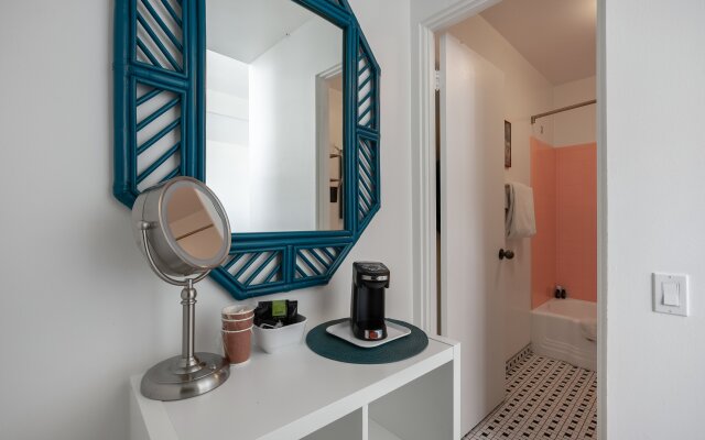 Monkey Tree Hotel 17