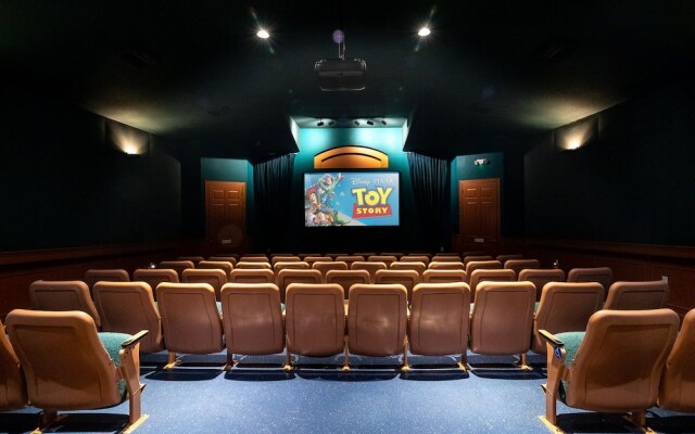 Mickey's Hide Away Screened-in Pool