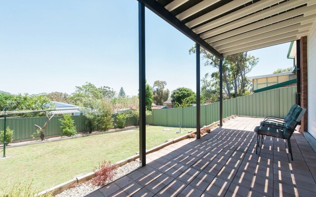 The Rest, 6 Flannel Flower Fairway