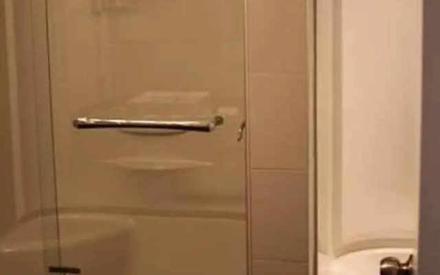 Traveller's Inn City Ctr And Conf Ctr