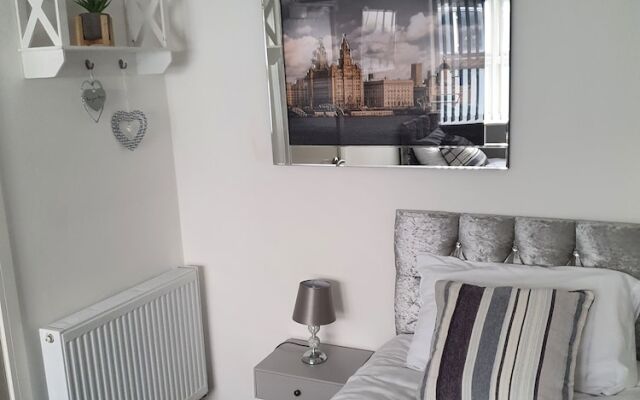 Deluxe 4 Person Suite in Liverpool City Center