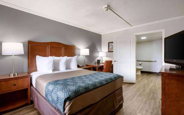 Travelodge by Wyndham Canton/Livonia Area, MI