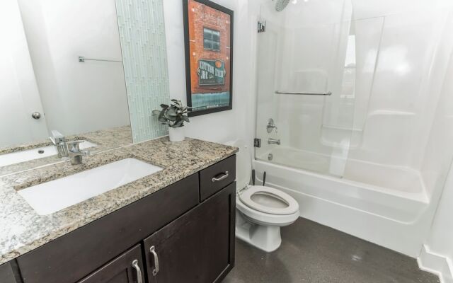 Modern Loft Near West End!
