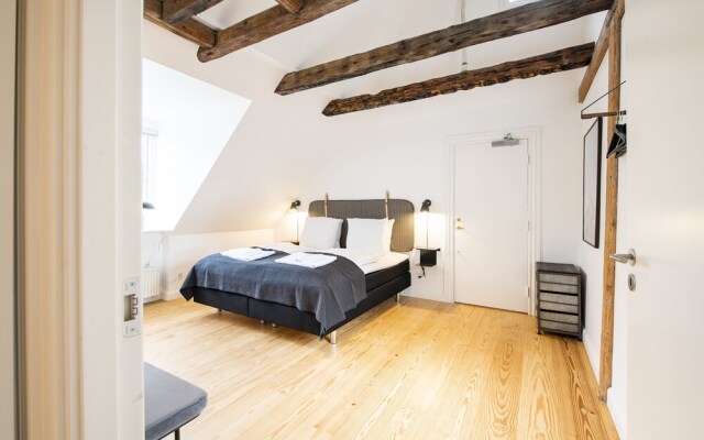 Town Hall Penthouse by Daniel&Jacob’s