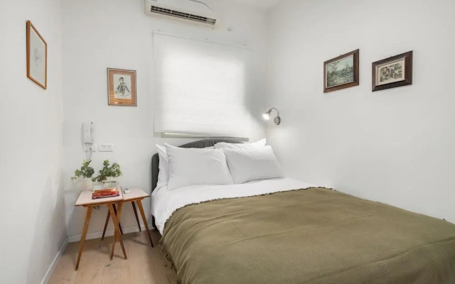 Chic Bright Urban Escape by Sea N' Rent