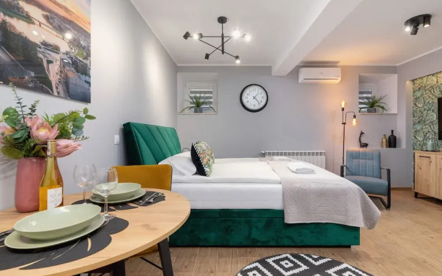 Kielecka Studio With AC by Renters