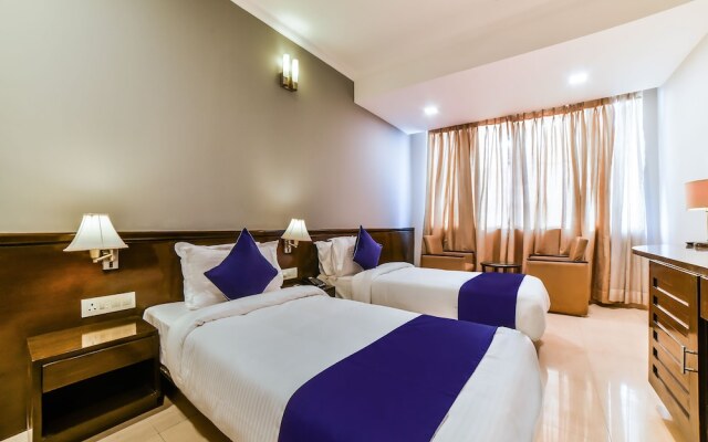 OYO Flagship 27068 The Sapphire Comfort Hotel