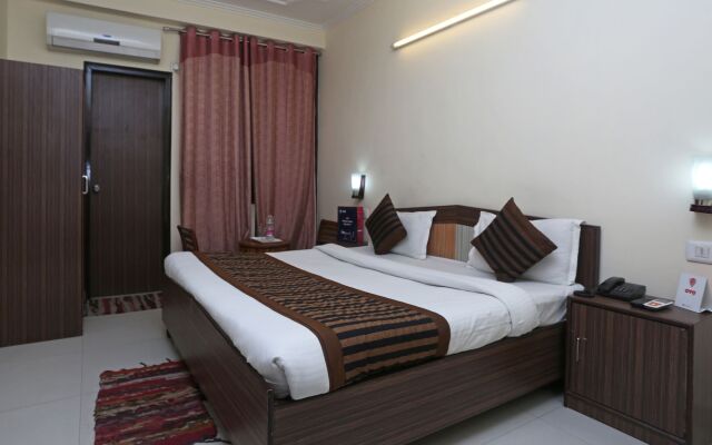 OYO 7578 Hotel Luck Residency