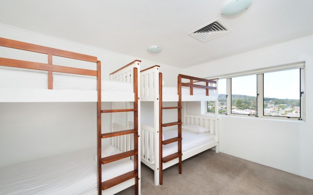 Shoal Bay Penthouse with Ocean Views and Resort Facilities – Guest Rooms – Shoal Bay