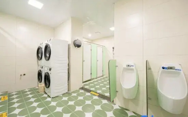 The Qixi Youth Hostel (Shanghai Hongqiao Center Branch)
