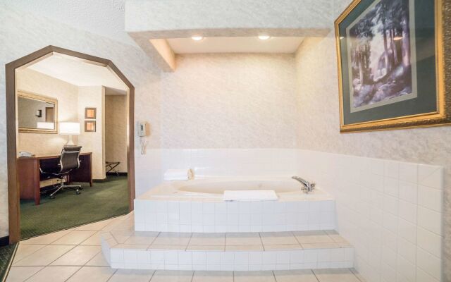 Yellowstone River Inn & Suites