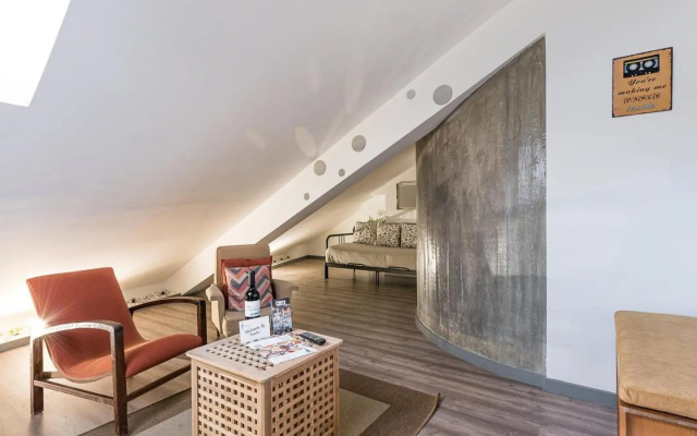 Guestready - Red Stripes