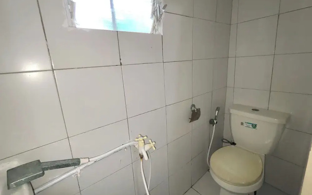 Resort’s Side Hostel near Shangrila