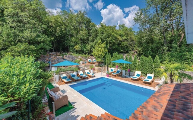 Stunning Home in Icici With Wifi and 4 Bedrooms