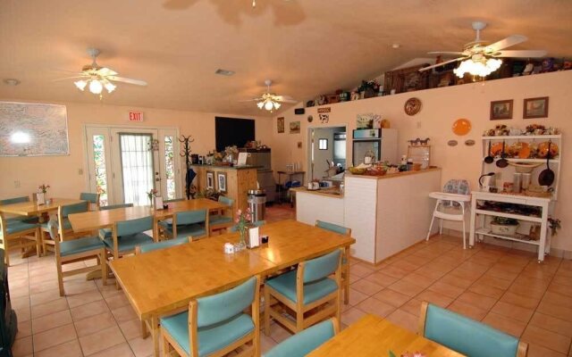 Buffalo Pointe Lodge And Café