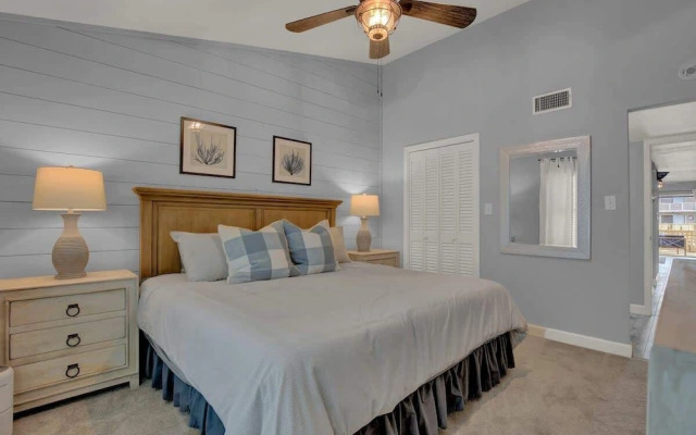 Fisherman Friend! - Coastal Condo - Views Await!