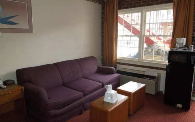 Travelodge Williamsburg Central