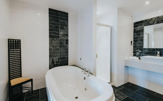 Lancaster House Hotel