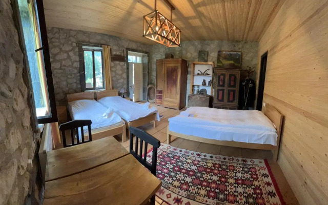 Mushkudiani Manor