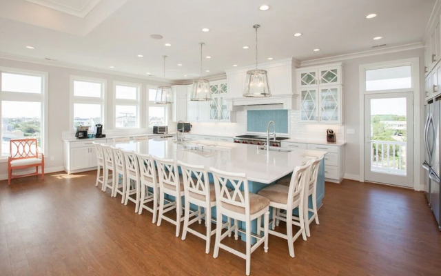 Blue Horizon - 10 Br Home