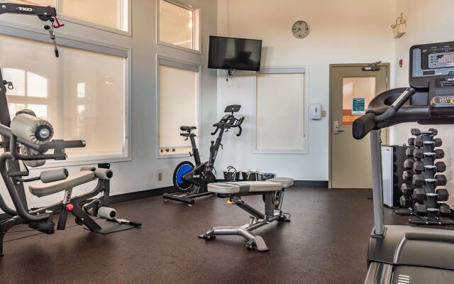 Service Plus Inns and Suites Calgary